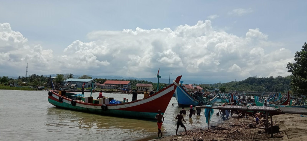 PELABUHAN KAPAL IKAN